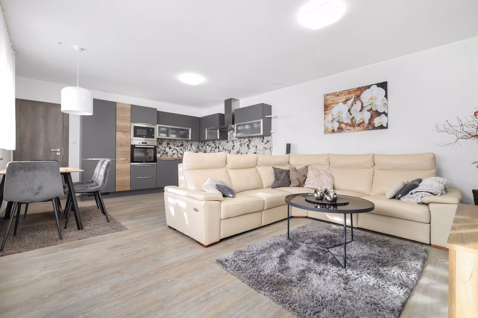 Pronájem bytu 3+kk 80 m²