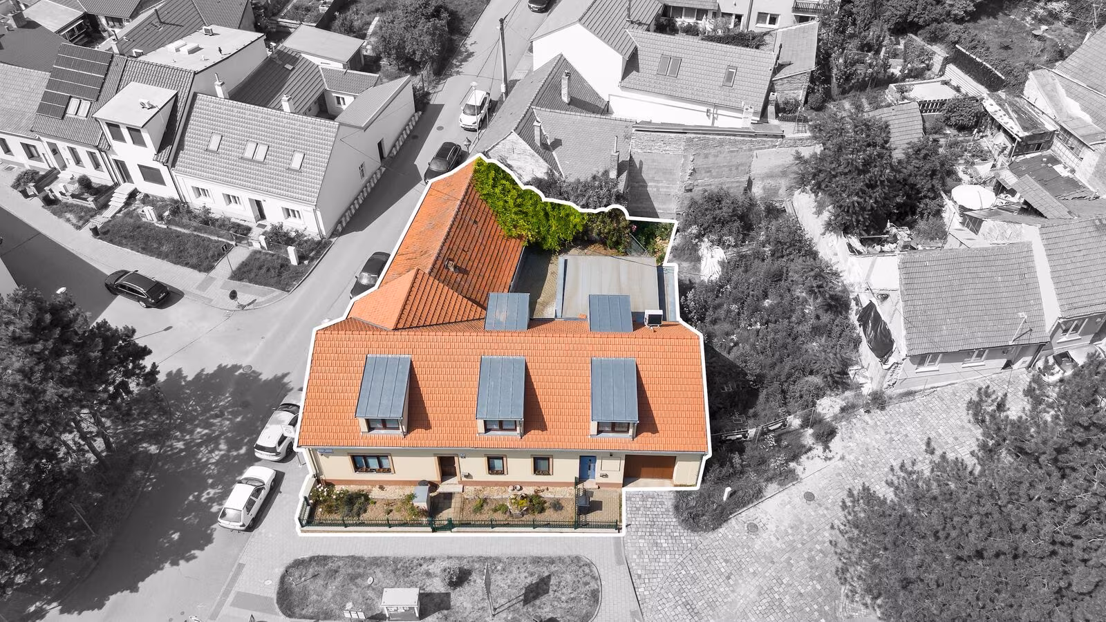 Prodej rodinného domu 355 m², pozemek 466 m²